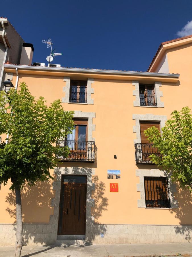 Apartamentos Turisticos Escorraladas Baltanás Exterior photo
