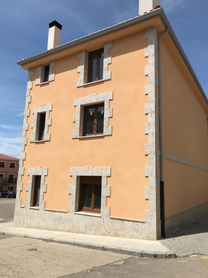Apartamentos Turisticos Escorraladas Baltanás Exterior photo